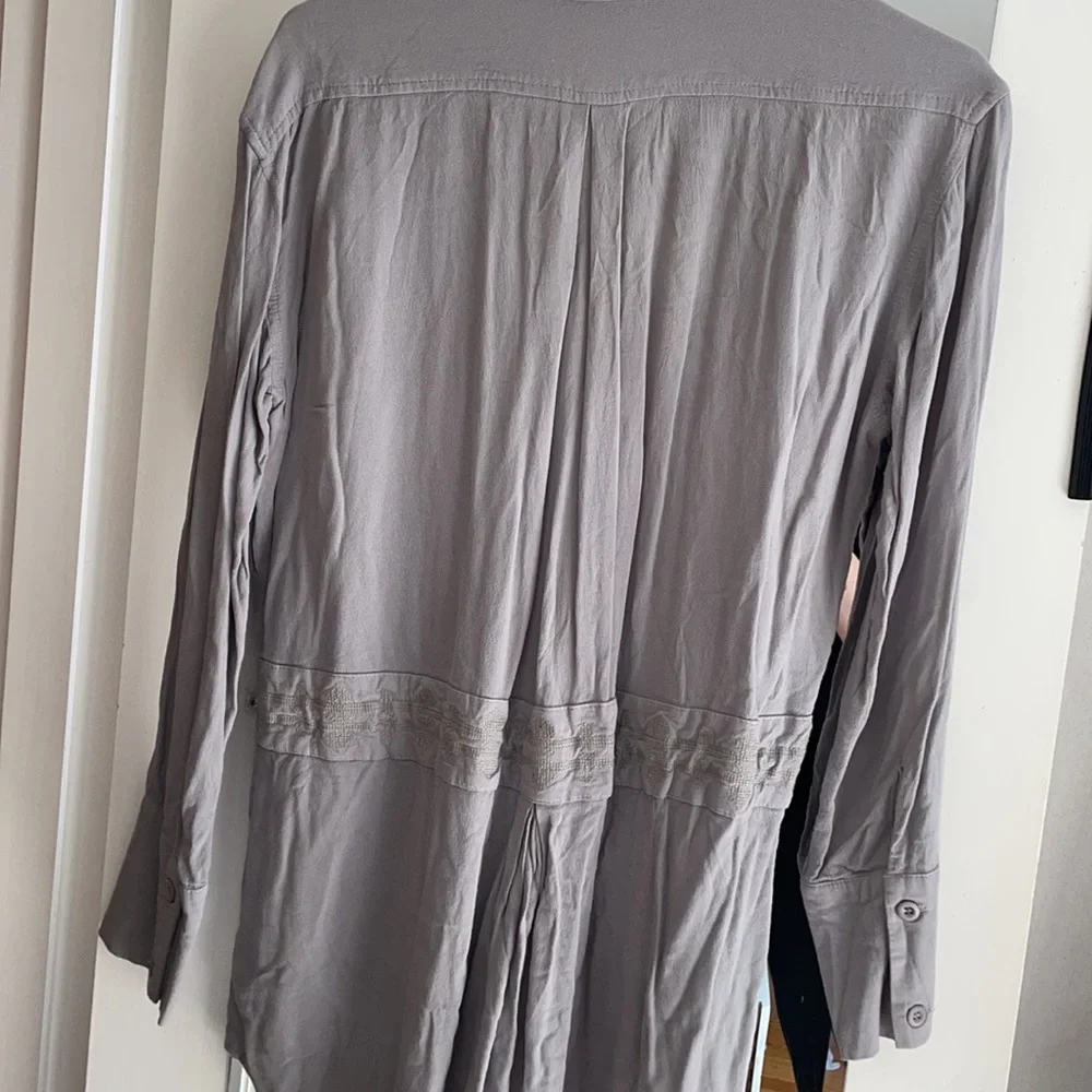Grey great shape shirt with tie - Picture 8 of 9